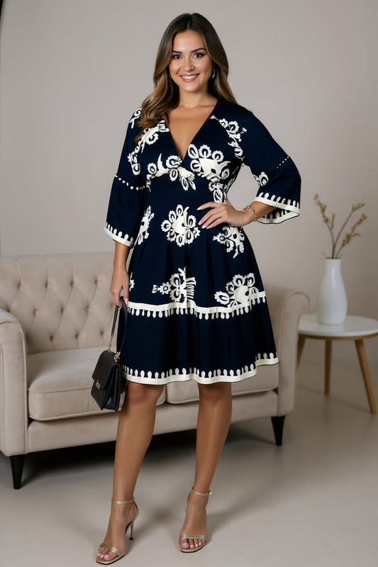 Eloise | Flattering knee-length dress